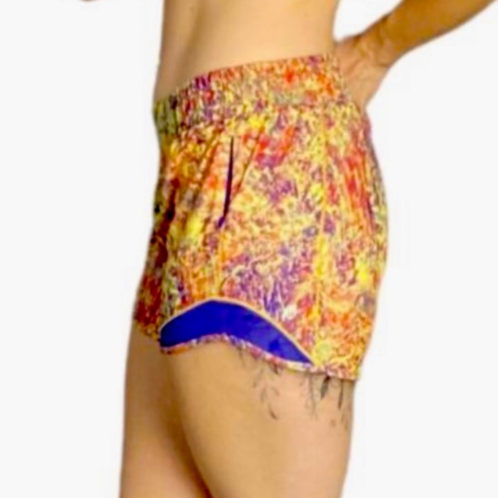 Lululemon Seawheeze Hotty Hot
Shorts Woodland Sprint, RARE! Size 6 NWT